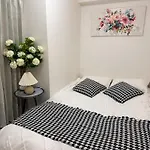 新宿超繁华地域歌舞伎町68平方3个卧室-步行3分到歌舞伎町-新宿站9分-东新宿站4分-涩谷直达-最多可住8人